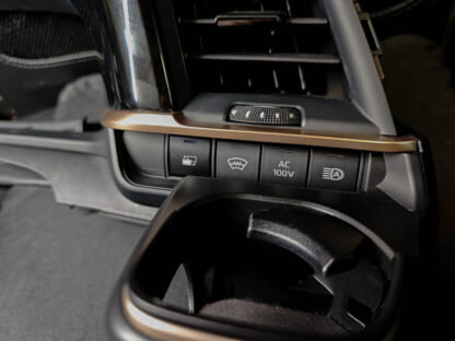 TOYOTA新型クラウン向けスペアホール→タイプDスイッチアダプター - 画像 (2)