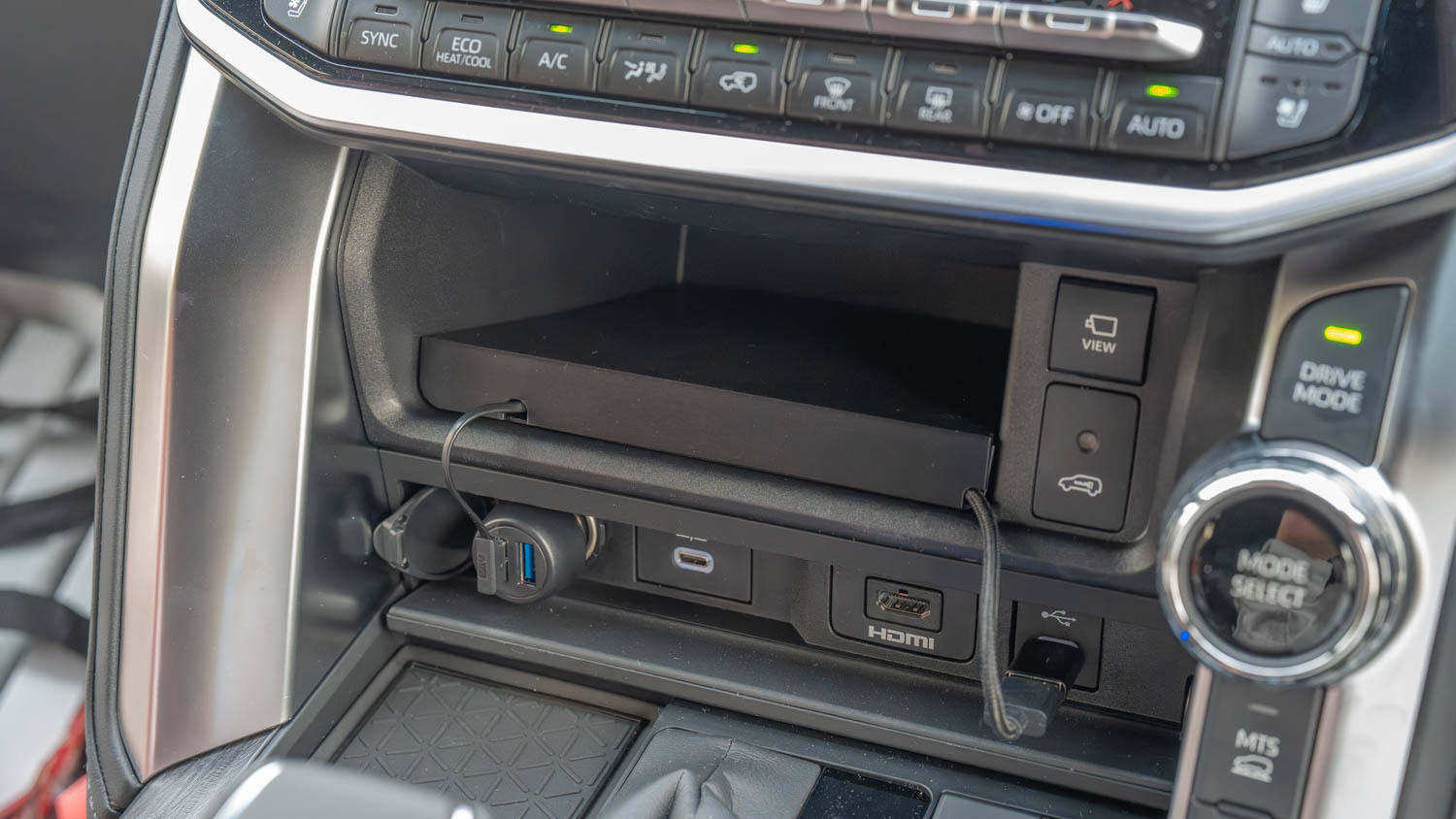 改良後ランクル300専用FireTV設置ケース