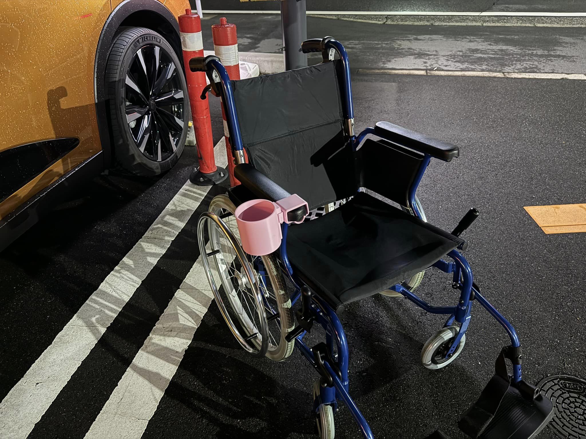 車椅子スワニーミニ用ドリンクホルダー